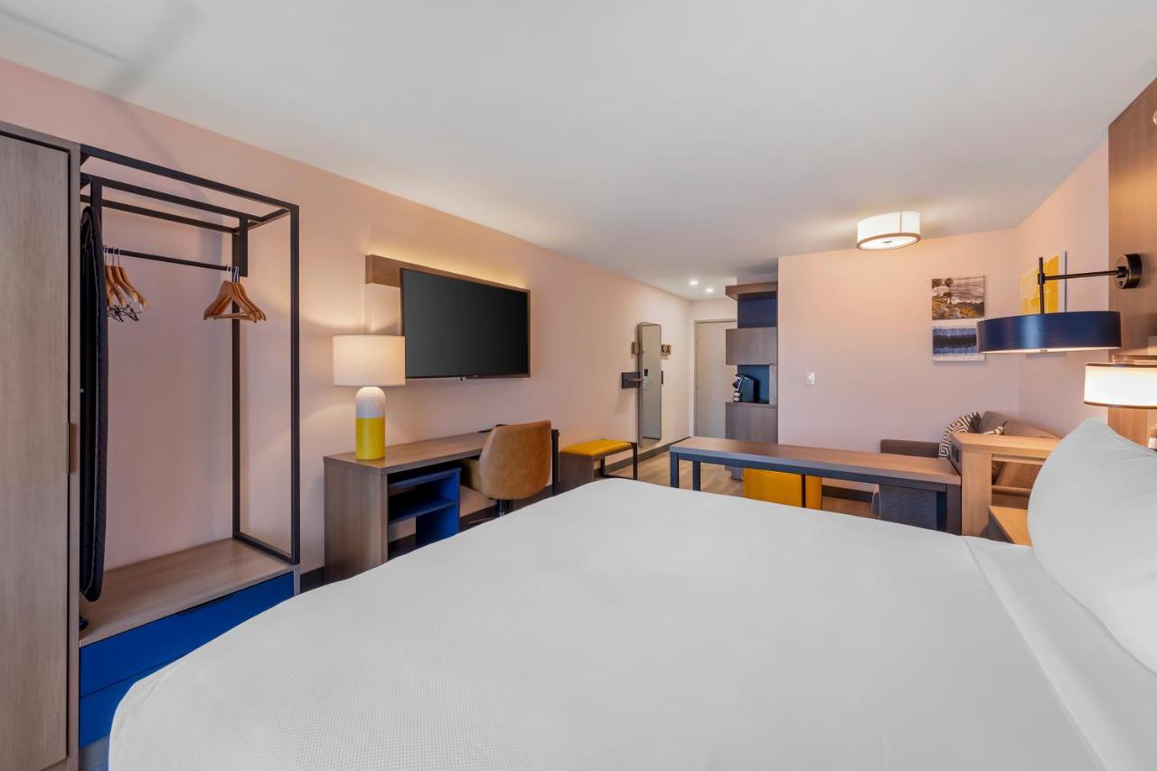 Standard Room, 1 King Bed, Accessible Roll-In Shower, Non Smoking at Comfort Inn & Suites Irvine Spectrum