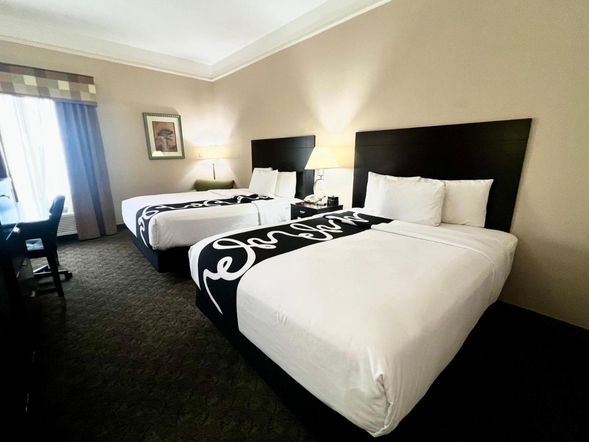Deluxe Queen Room with Two Queen Beds at La Quinta Inn & Suites by Wyndham Pharr RGV Medical Center