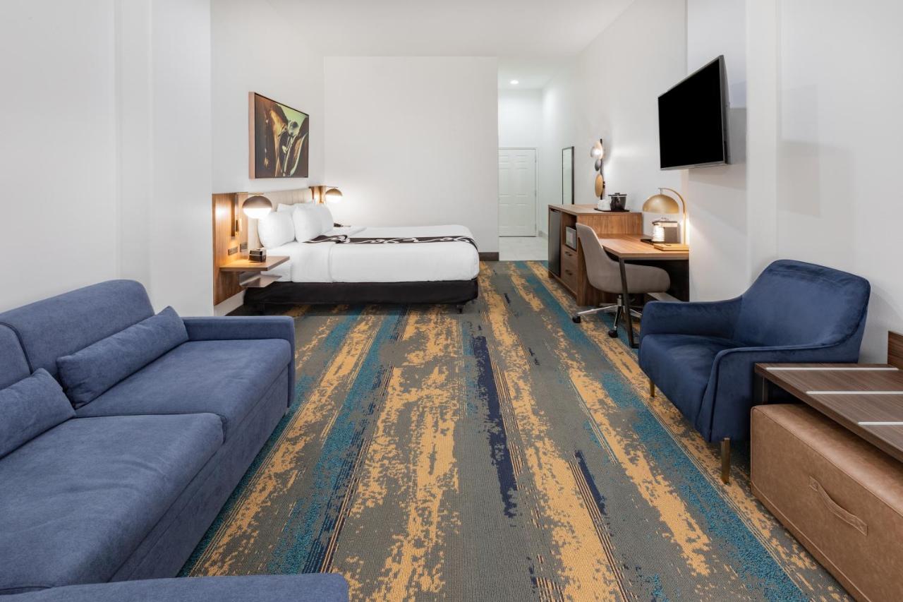 Executive King Room at La Quinta Inn & Suites by Wyndham Pharr RGV Medical Center
