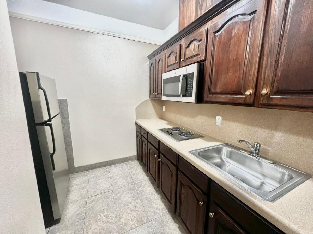 Room #46395737 at La Quinta Inn & Suites by Wyndham Pharr RGV Medical Center