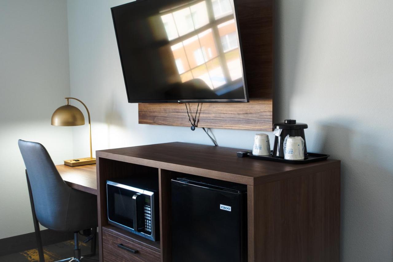 Deluxe King Studio Suite with Roll-In Shower - Mobility/Hearing Access - Non-Smoking at La Quinta Inn & Suites by Wyndham Pharr RGV Medical Center