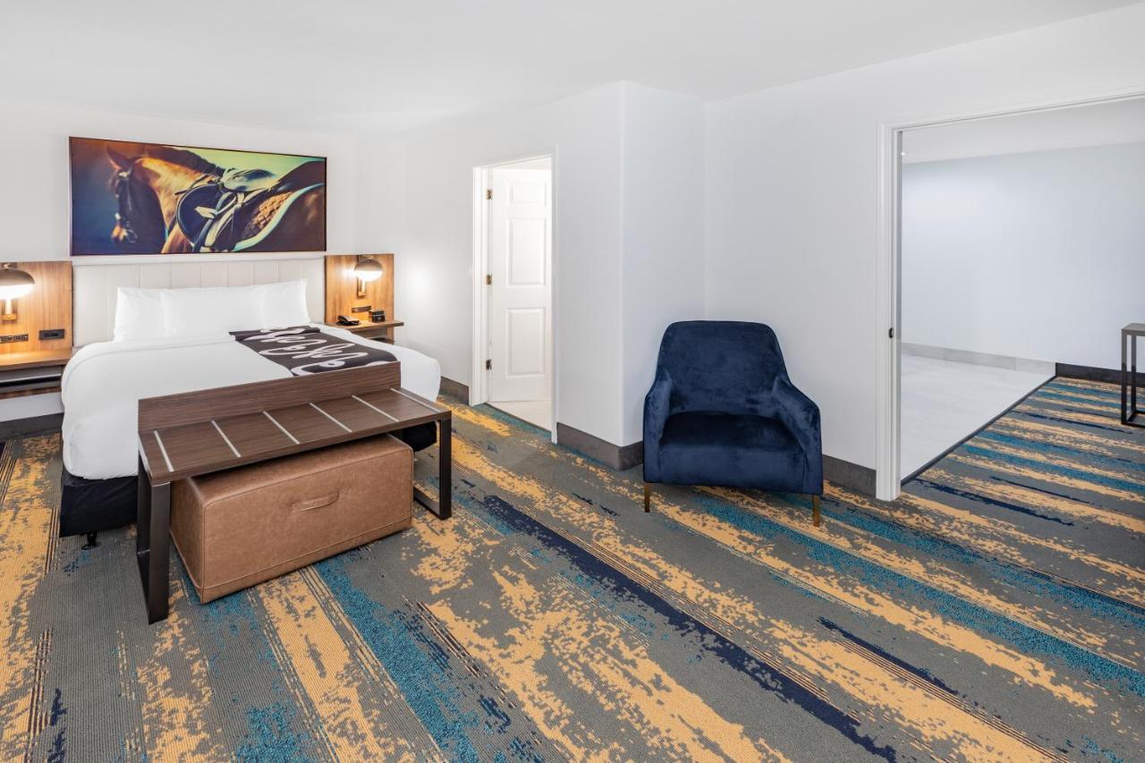 Deluxe King Studio Suite with Roll-In Shower - Mobility/Hearing Access - Non-Smoking at La Quinta Inn & Suites by Wyndham Pharr RGV Medical Center