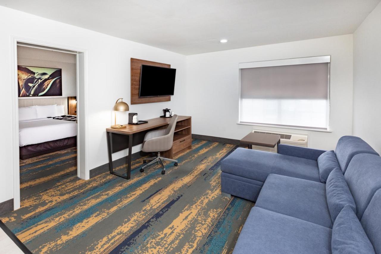Deluxe King Suite at La Quinta Inn & Suites by Wyndham Pharr RGV Medical Center