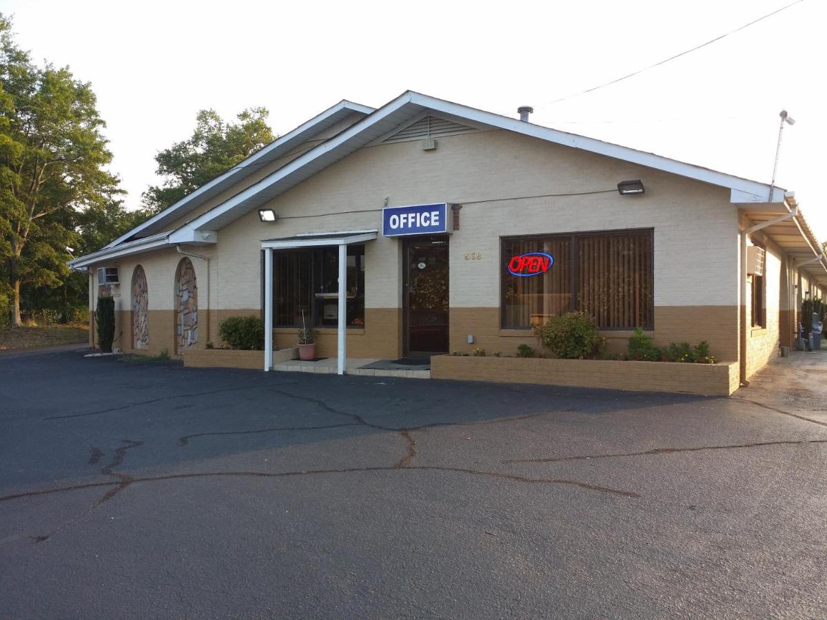 | Loyalty Inn Rockingham
