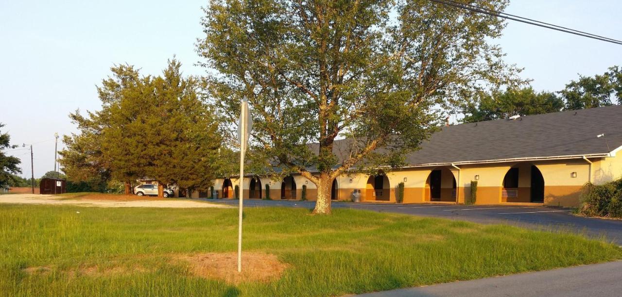 | Loyalty Inn Rockingham