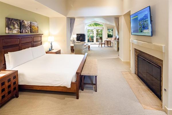 Fireplace King Suite at The Quail