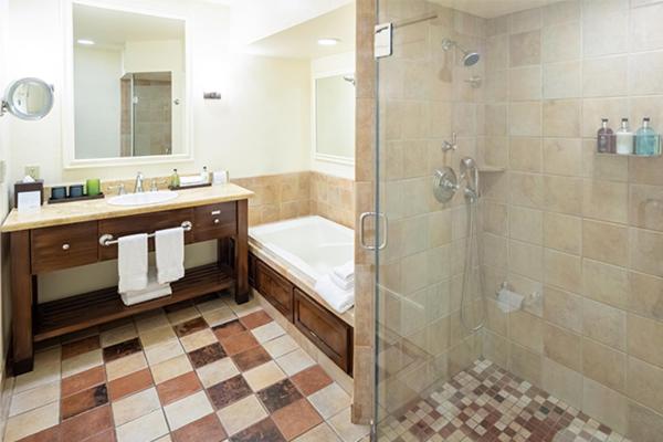 Deluxe King Room - Disability Access at The Quail