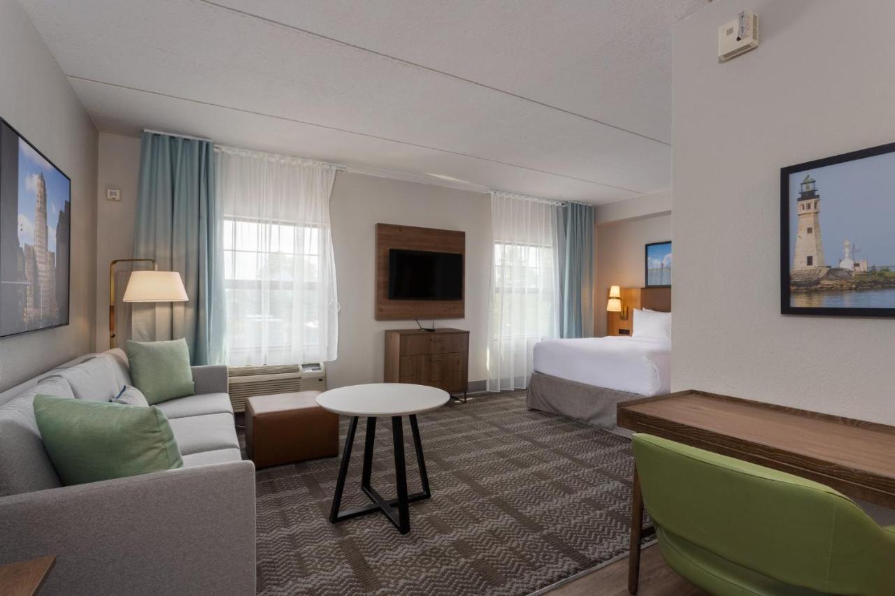 Queen Studio at Staybridge Suites West Seneca by IHG