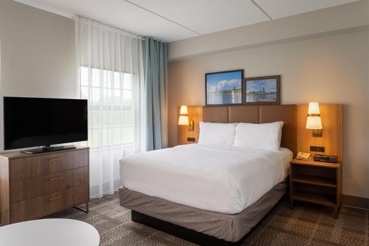 Queen Studio at Staybridge Suites West Seneca by IHG