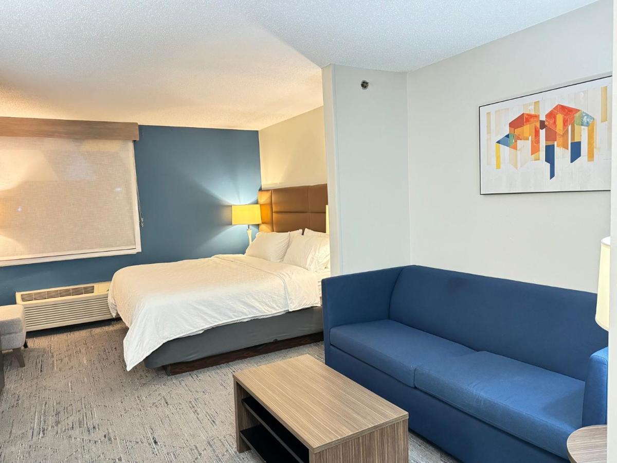 | Holiday Inn Express Hotel & Suites St. Paul-Woodbury, an IHG Hotel