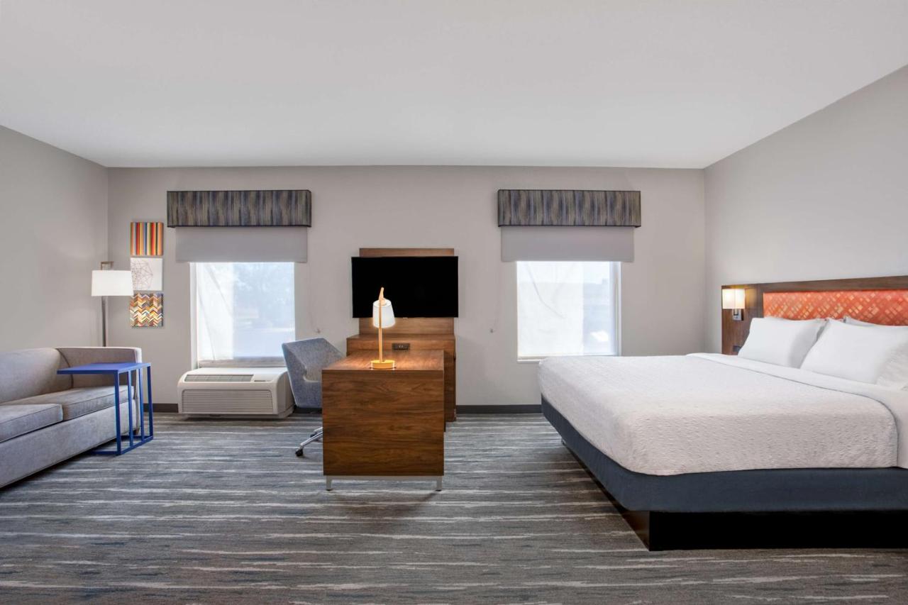 King Studio Suite with Sofabed- Hearing Accessible at Hampton Inn & Suites Muncie