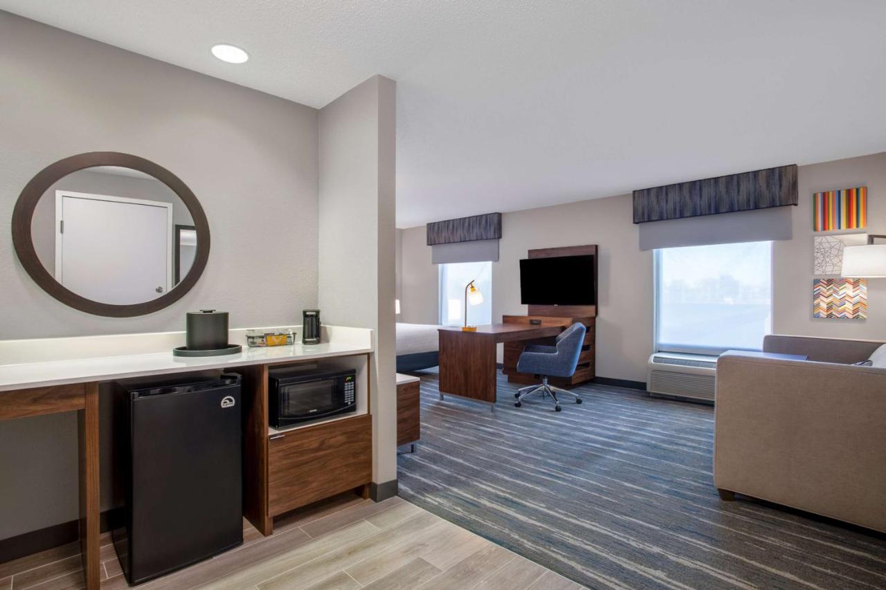 King Studio Suite with Sofabed- Hearing Accessible at Hampton Inn & Suites Muncie