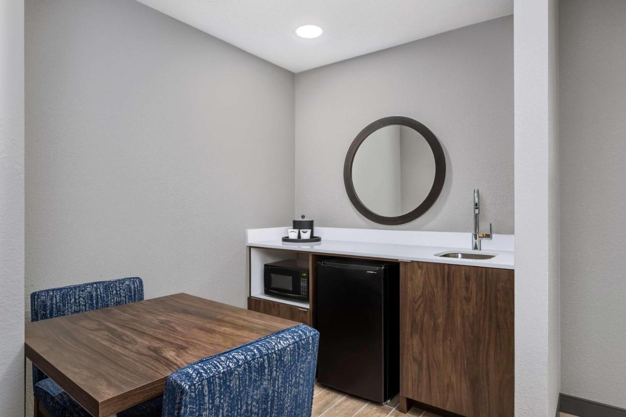King Suite with Sofa Bed - Non-Smoking at Hampton Inn & Suites Richmond, IN