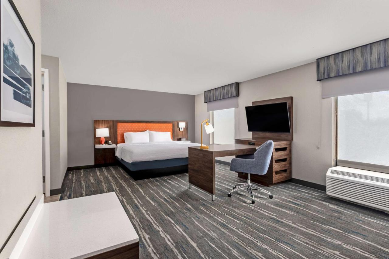 King Studio with Sofa Bed at Hampton Inn & Suites Richmond, IN