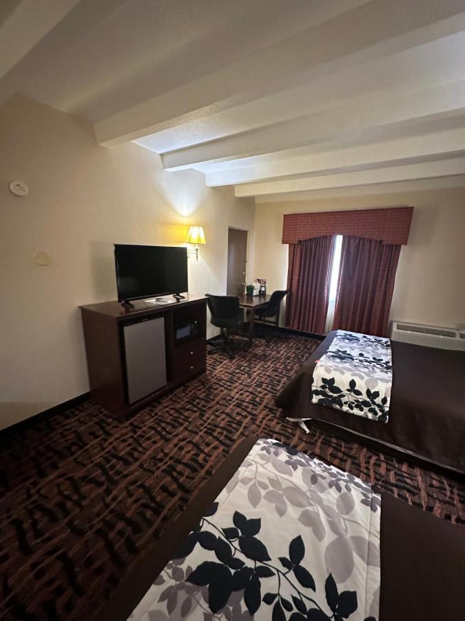 Queen Room with Two Queen Beds - Non-Smoking at Executive inn