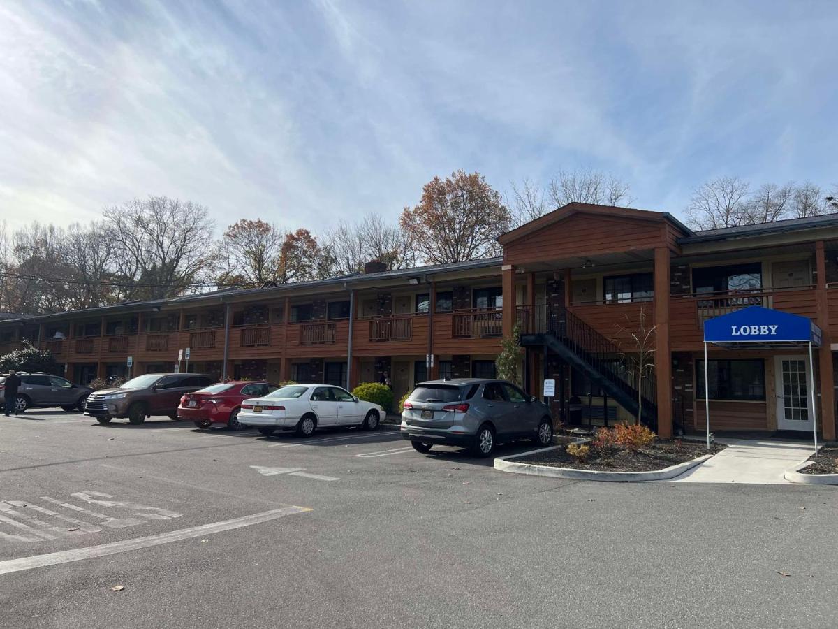 | Best Western Woodbury Inn