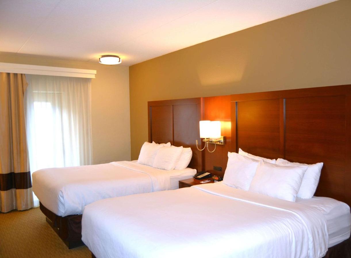 Queen Room with Two Queen Beds - Non-Smoking at Comfort Inn Lancaster at Rockvale