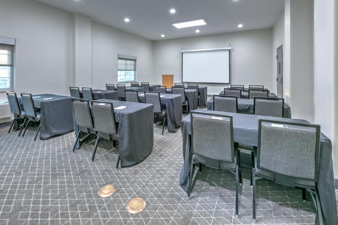 | Candlewood Suites Lake Jackson Clute, an IHG Hotel