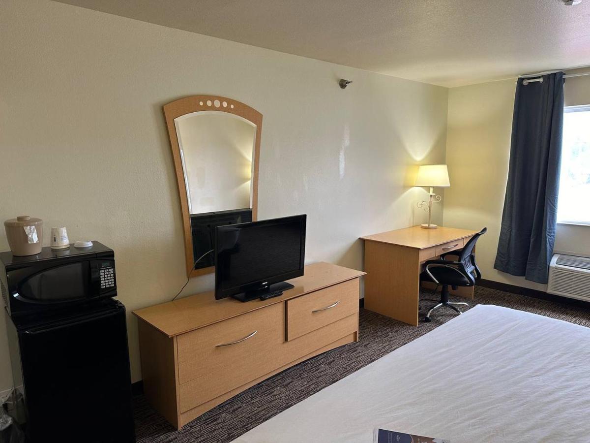 King Room - Non-Smoking at Baymont by Wyndham Lawrenceburg