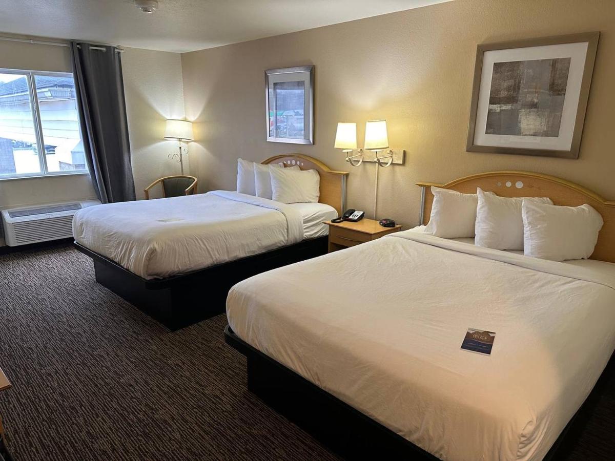 Queen Room with Two Queen Beds and Roll-In Shower - Mobility Accessible/Non-Smoking at Baymont by Wyndham Lawrenceburg