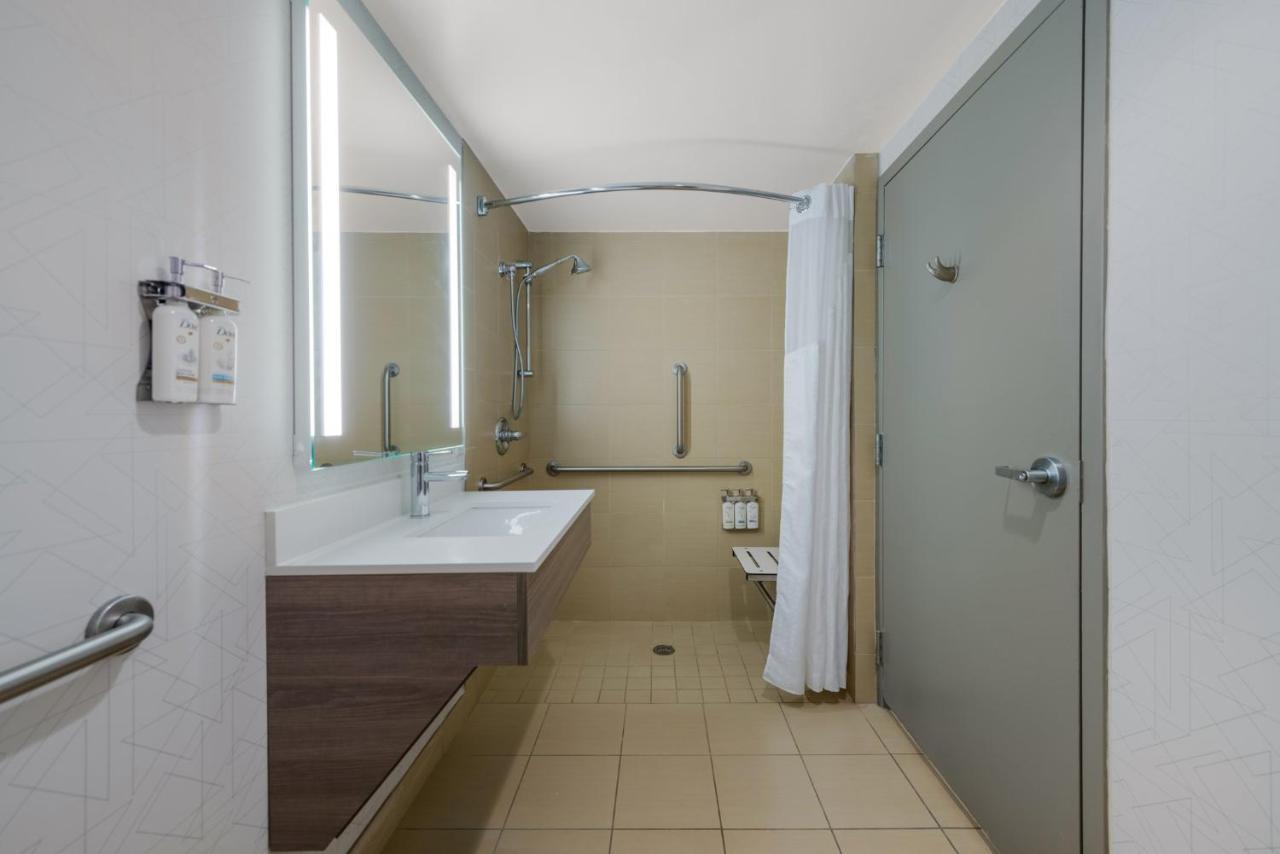  | Holiday Inn Express Hotels- Hampton, an IHG Hotel