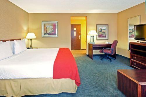  | Holiday Inn Express Hotel Fort Campbell-Oak Grove, an IHG Hotel