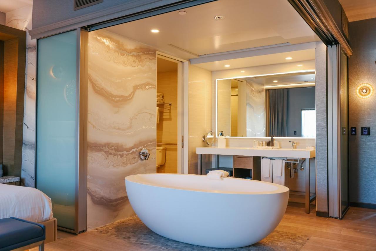 | Shade Hotel Manhattan Beach