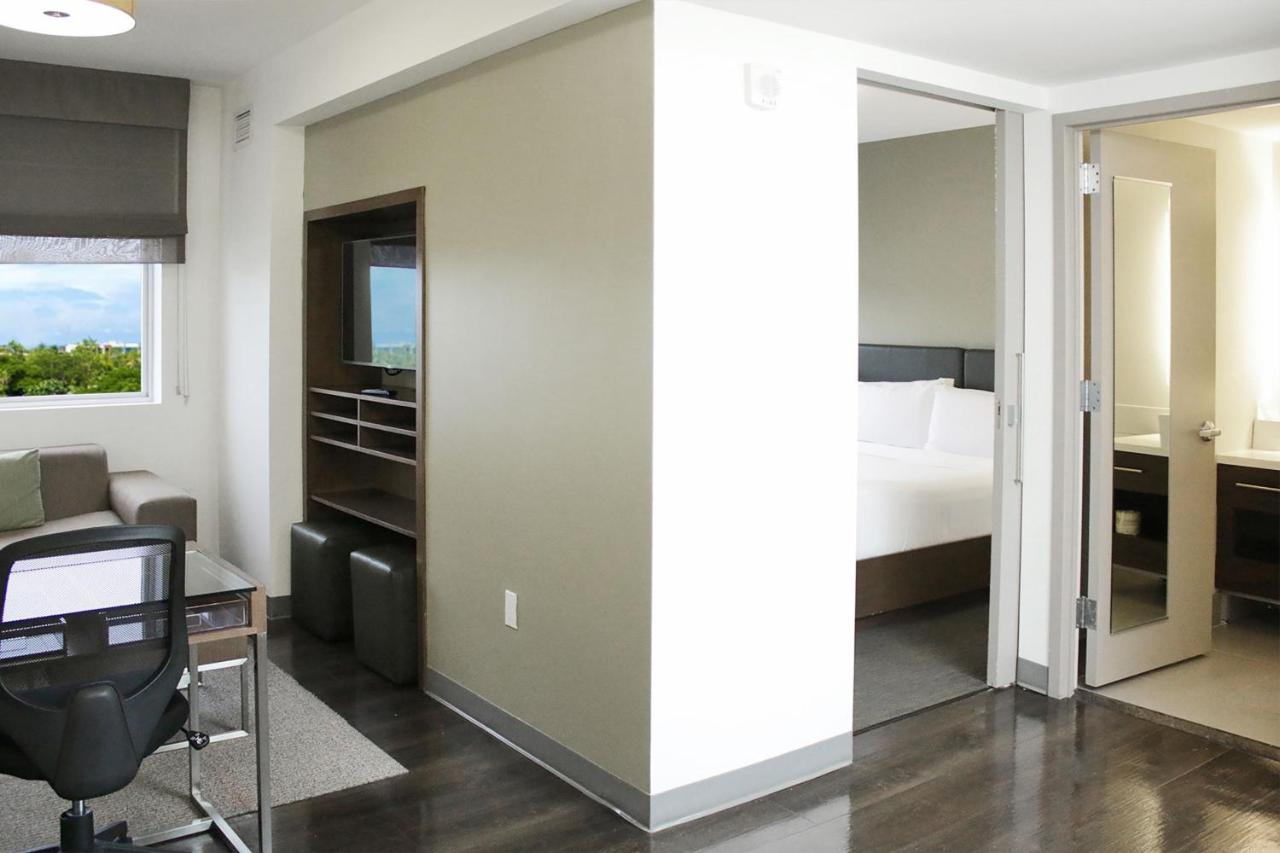 | Element Miami Doral