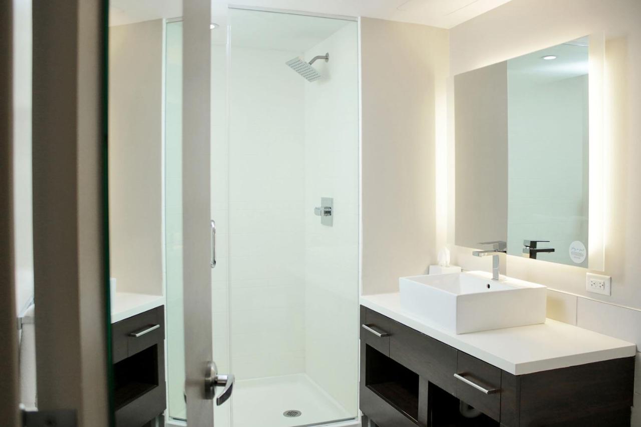 | Element Miami Doral