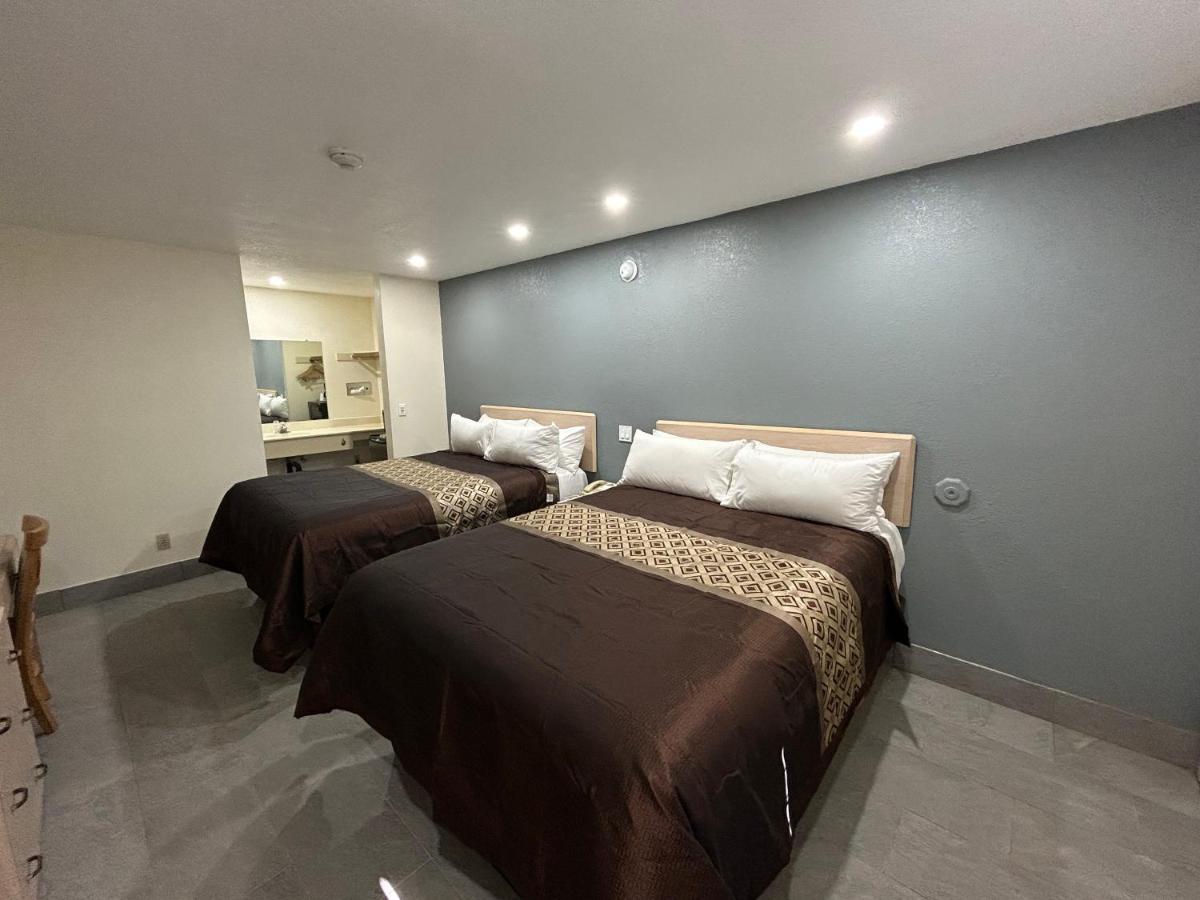 | California Inn Hotel and Suites Adelanto US 395