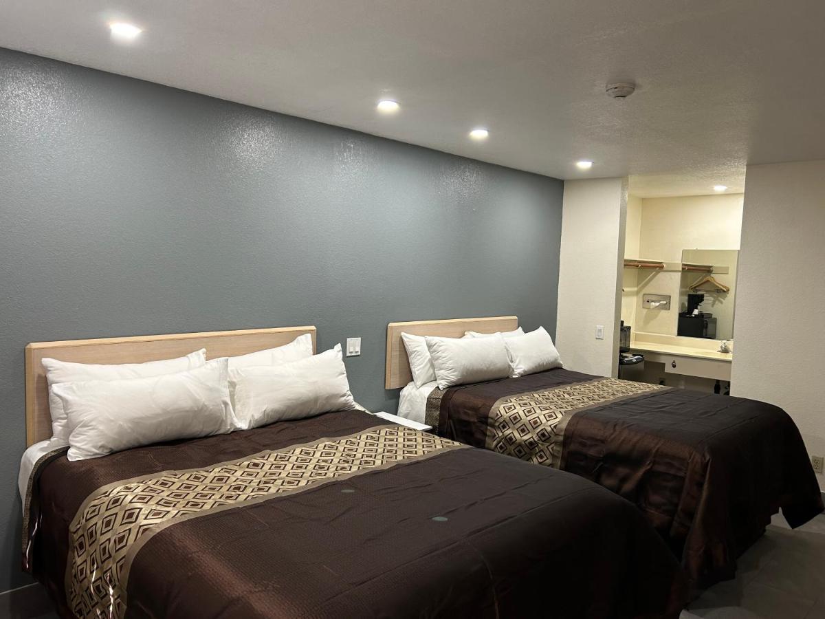 | California Inn Hotel and Suites Adelanto US 395