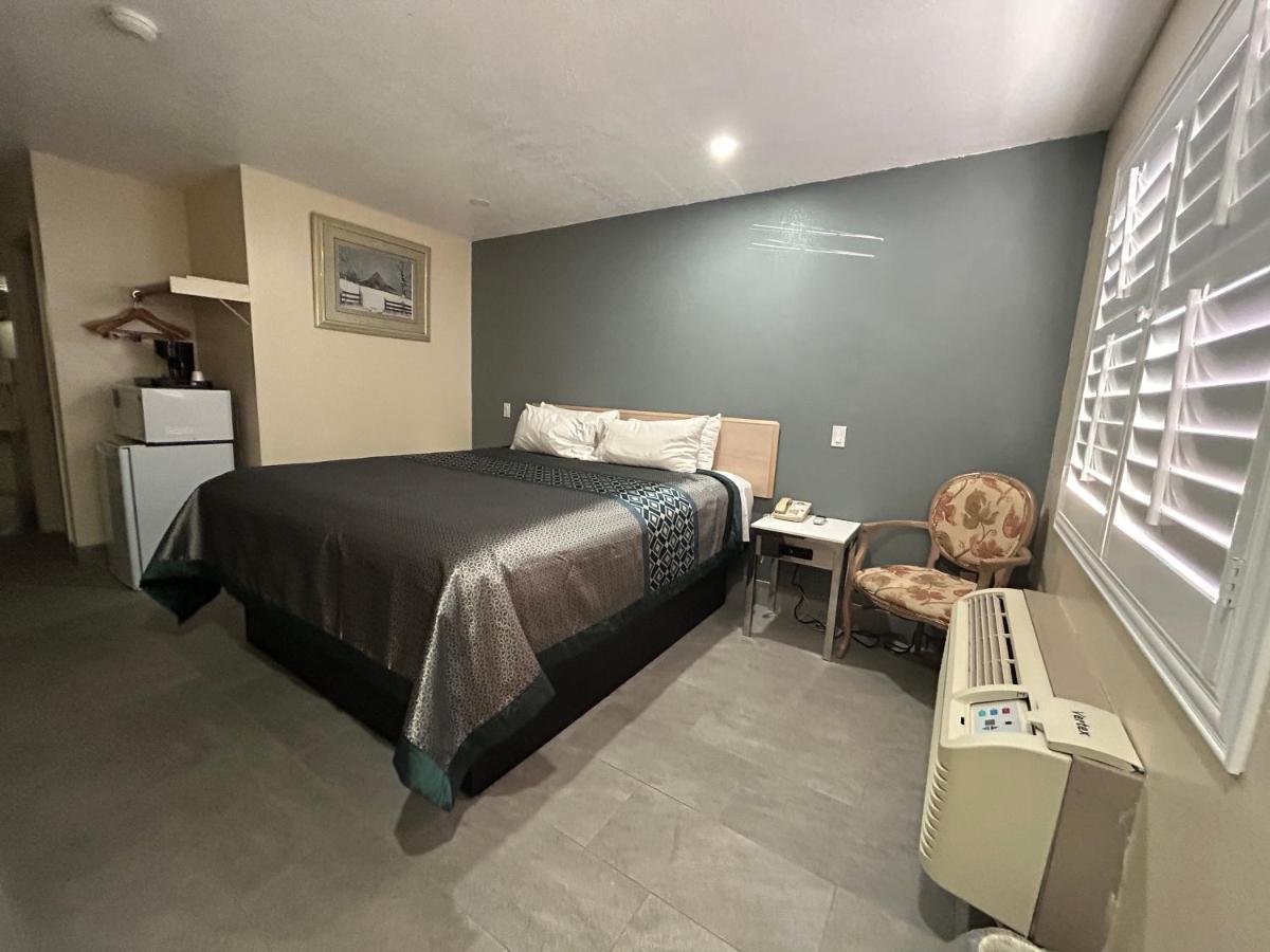 | California Inn Hotel and Suites Adelanto US 395