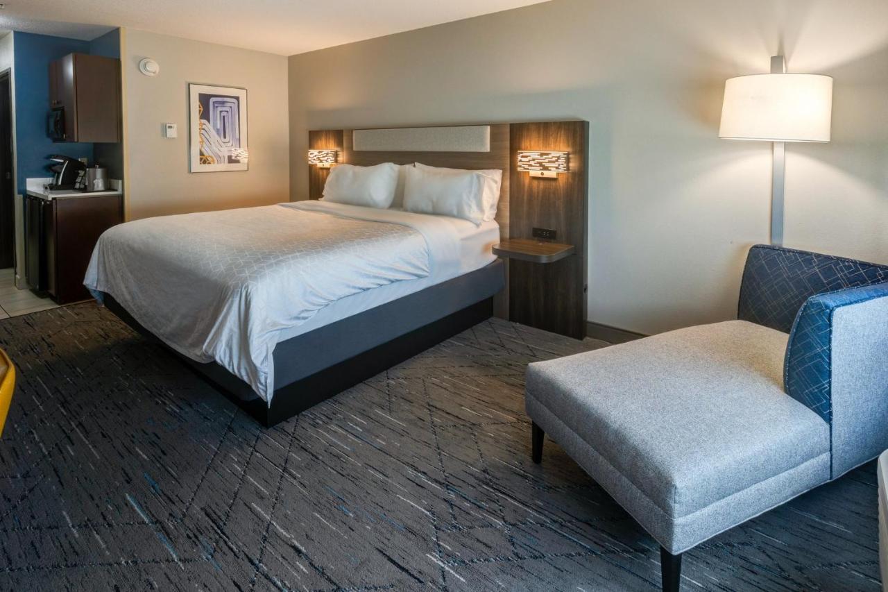 King Room at Holiday Inn Express Salinas by IHG
