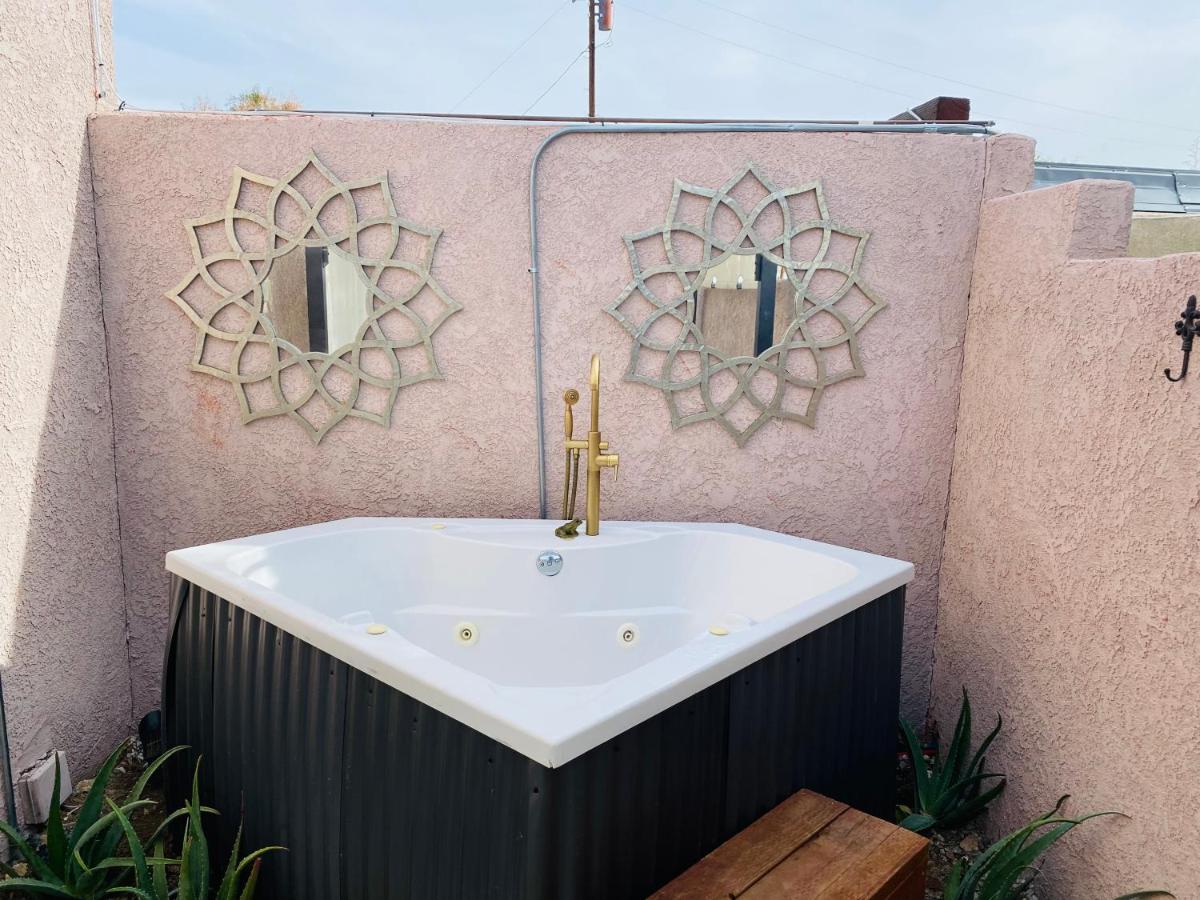 Deluxe King Studio at Mi Kasa Hot Springs 420, Adults only, Clothing Optional
