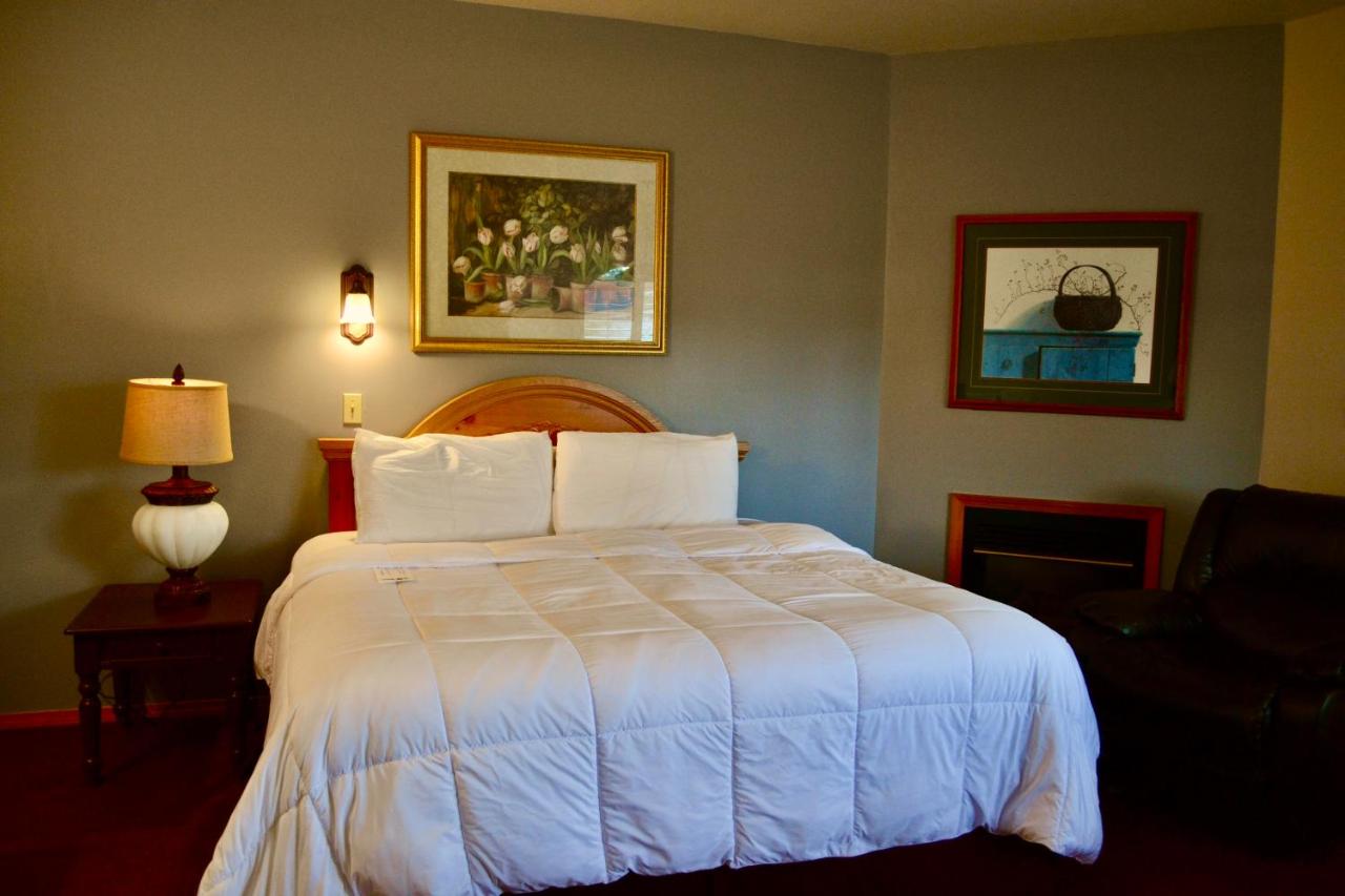 King Suite at Anaco Bay Inn