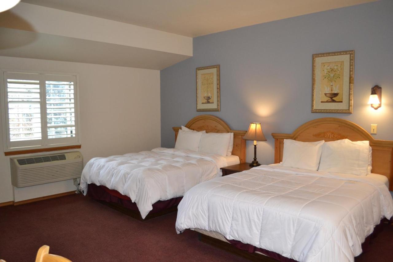 Queen Room with Two Queen Beds at Anaco Bay Inn