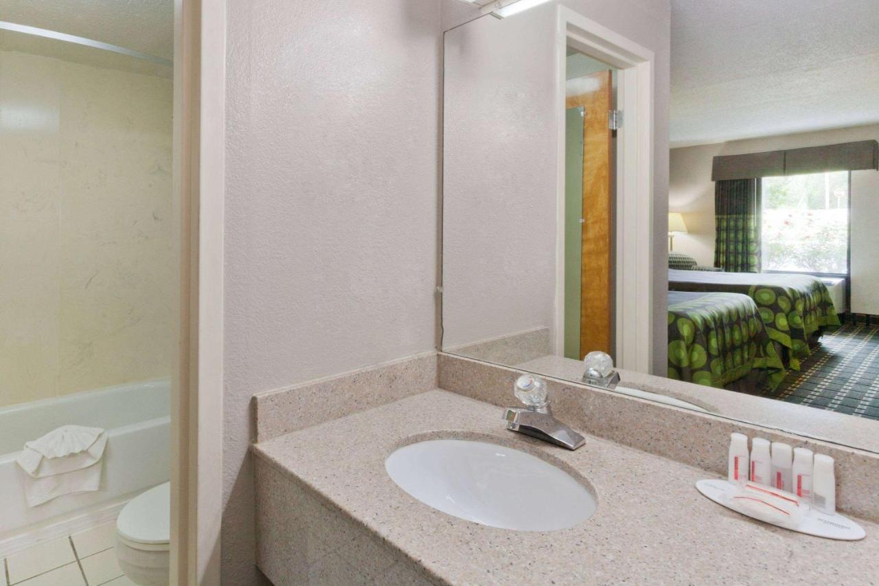  | Super 8 by Wyndham Knoxville West/Farragut