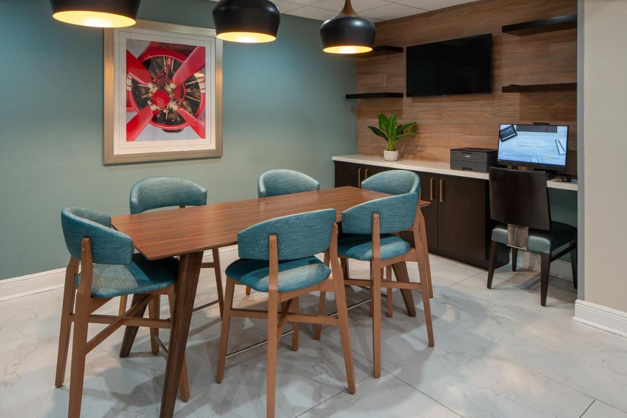  | Avalon Hotel & Suites Alexandria