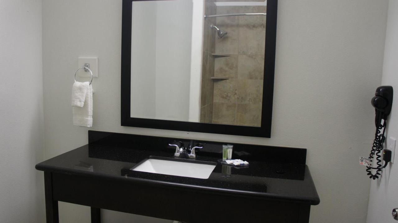  | Lux Inn and Suites