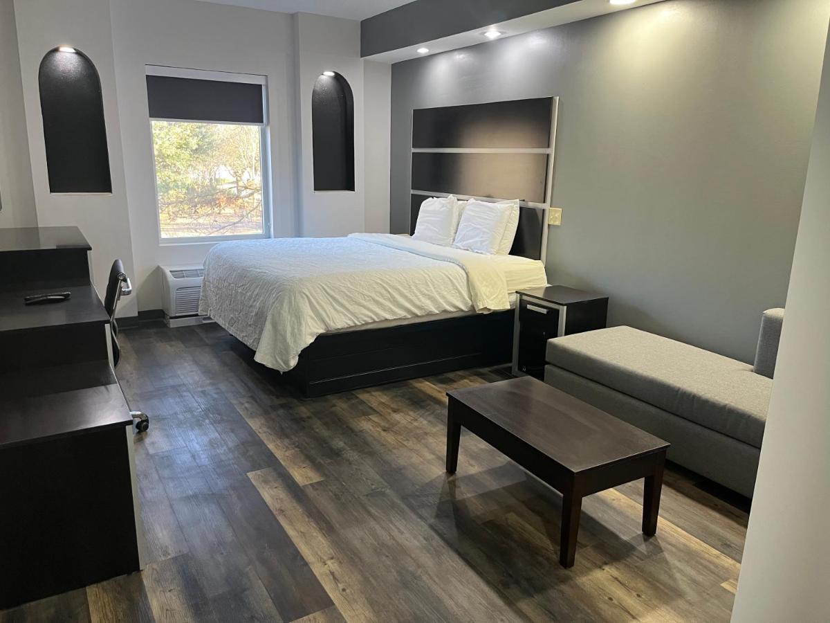 | Sans Boutique Hotel & Suites
