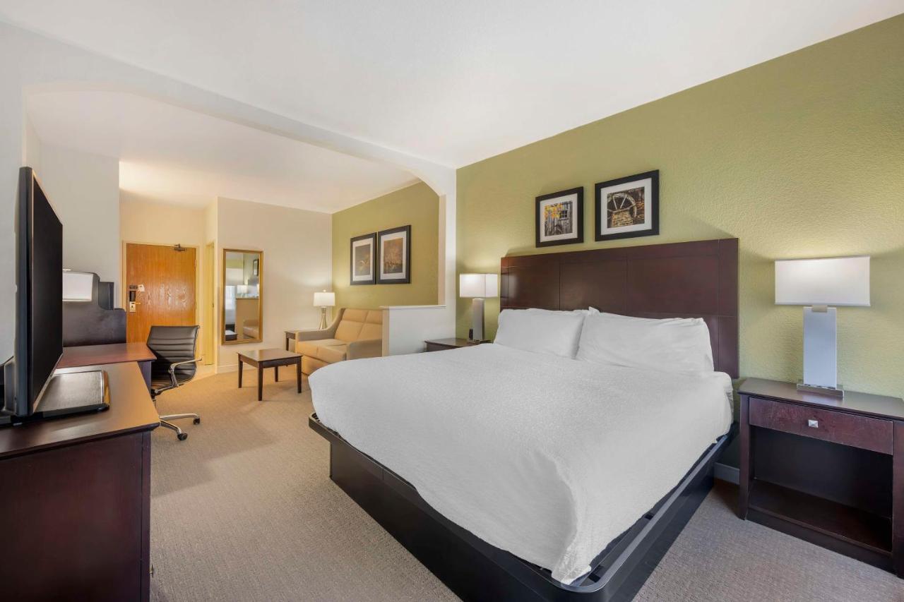Executive King Room at Best Western Celina