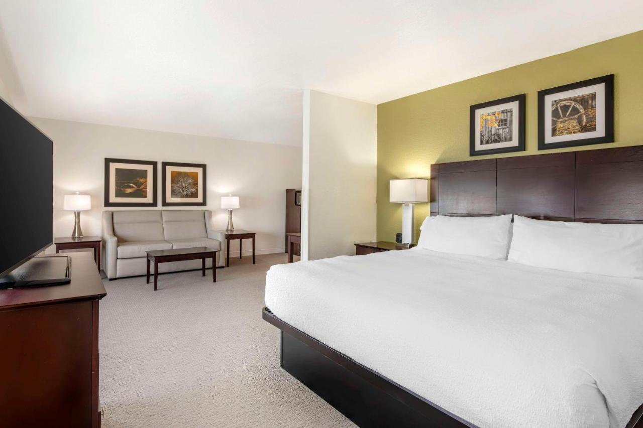 King Suite at Best Western Celina