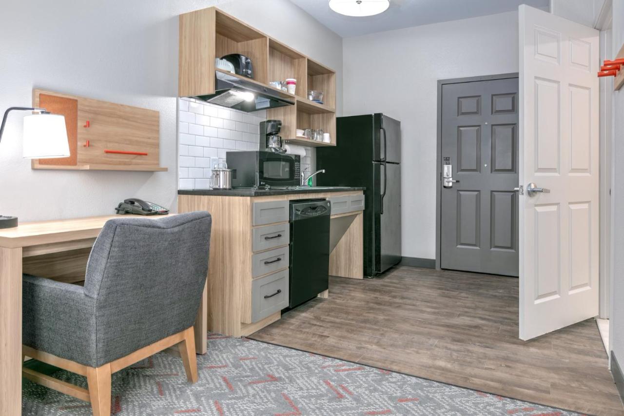 Queen Studio - Hearing Accessible/Non-Smoking at Candlewood Suites Lake Jackson Clute, an IHG Hotel
