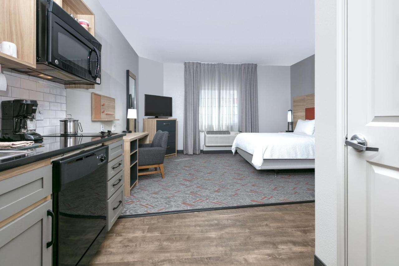 | Candlewood Suites Lake Jackson Clute, an IHG Hotel