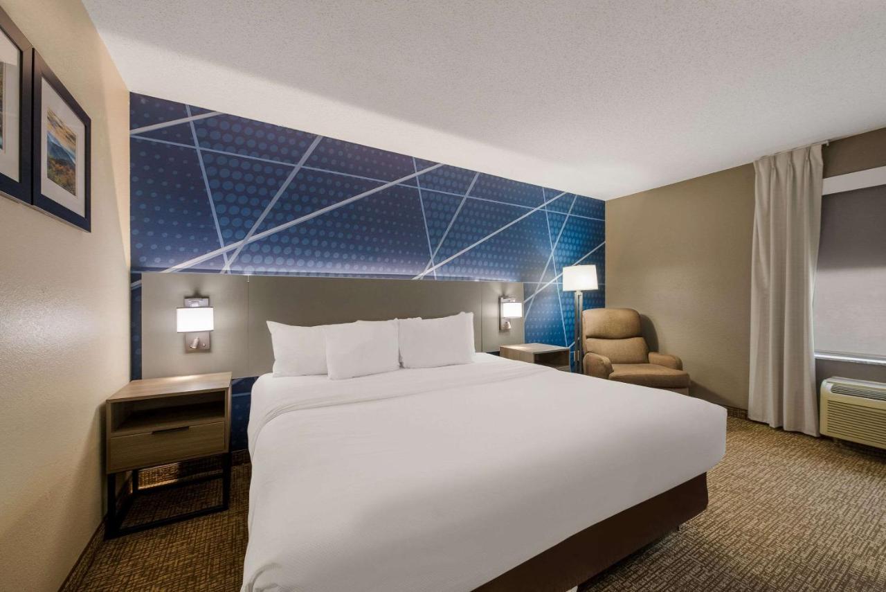 King Room - Accessible/Non-Smoking at Comfort Inn Fayetteville I-95