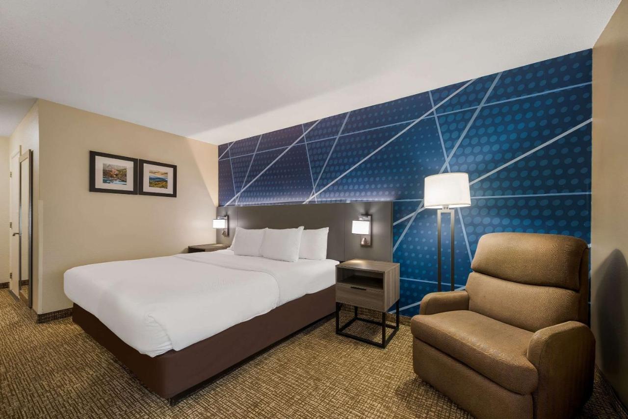 King Room - Accessible/Non-Smoking at Comfort Inn Fayetteville I-95