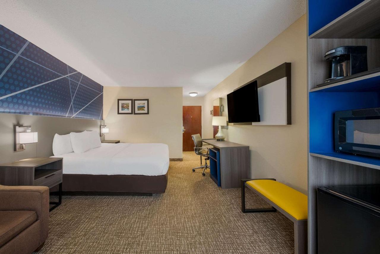 King Room - Non-Smoking at Comfort Inn Fayetteville I-95