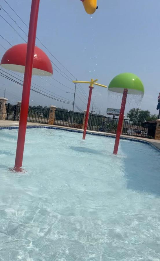 | Country Inn & Suites by Radisson, Sevierville Kodak, TN