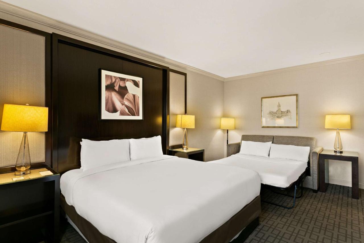 Queen Room With Sofa Bed - Courtyard View at The Royal Sonesta Harbor Court Baltimore
