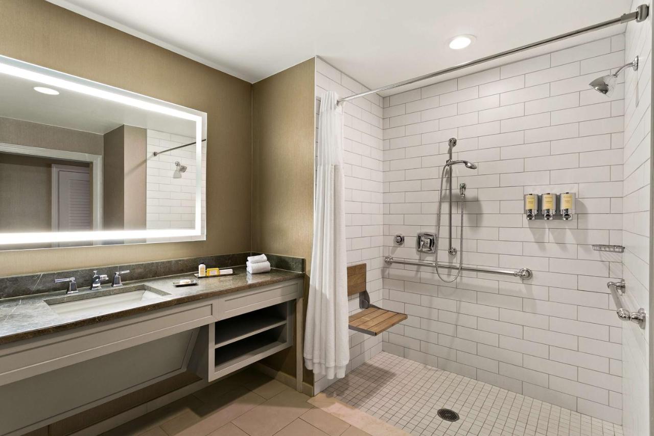 Queen Room with Two Queen Beds - City View at The Royal Sonesta Harbor Court Baltimore